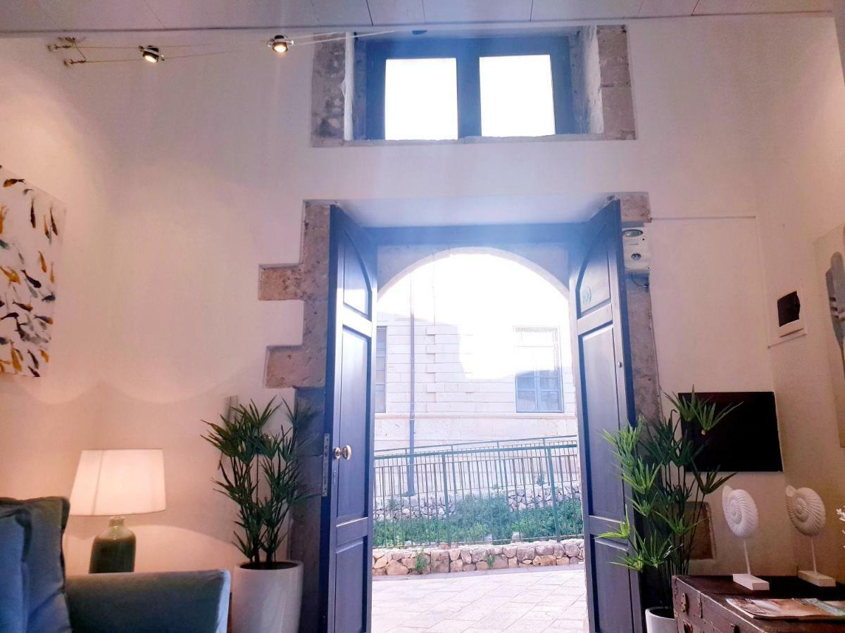 Dimora Montalto,Indipendente Con Terrazzo Privato Villa Syracuse Luaran gambar